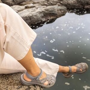 Keen Brindle & Shitake Rose Hiking Sandals Lightweight Waterproof Size 8.5